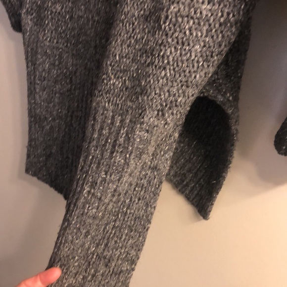 Fanci v neck sweater style top. Worn once. 35% silk,20% ramie,15%angora Like NEW - Picture 3 of 4